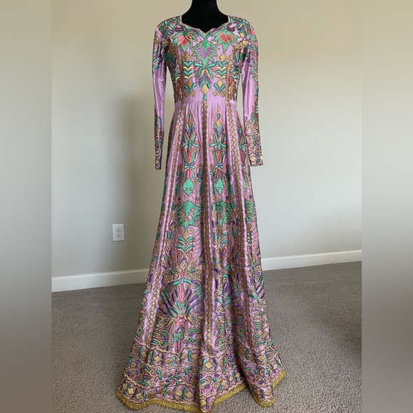 Handmade Custom Design Embellished Bridal Thobe - Picture 6 of 8